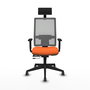 Silla de oficina Horna con mecanismo Sincro/Traslack tapizada con Tela color Naranja y malla color Gris. Equipada con lumbar 1D, Brazos 1D, Cabecero Fijo y Ruedas 65 mm parqué