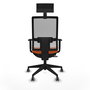 Silla de oficina Horna con mecanismo Sincro/Traslack tapizada con Tela color Naranja y malla color Gris. Equipada con lumbar 1D, Brazos 1D, Cabecero Fijo y Ruedas 65 mm parqué