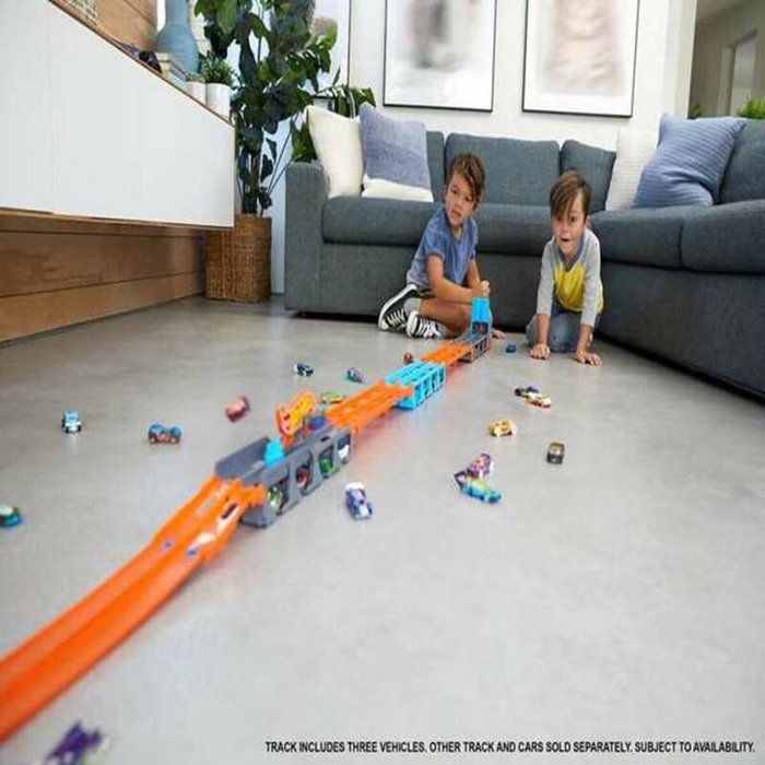 Hot Wheels Super Transportador Expandible con Pista de Carreras de 182 cm Hot Wheels Super Transportador Expandible con Pista de Carreras de 182 cm