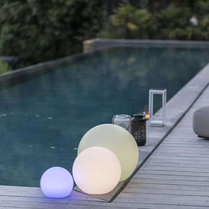LUMISKY Bola de Luz Flotante LED Bobby C40 - Multicolor Regulable con Control Remoto - Carga por Inducción - Diámetro 40 cm