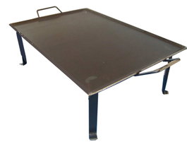 Plancha de asar de acero 4 mm con 2 asas y patas sin vertegras 50x33 cm