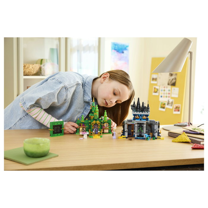 LEGO Wicked 75689 Emerald City & Kiamo Ko Castle LEGO Wicked 75689 Emerald City & Kiamo Ko Castle