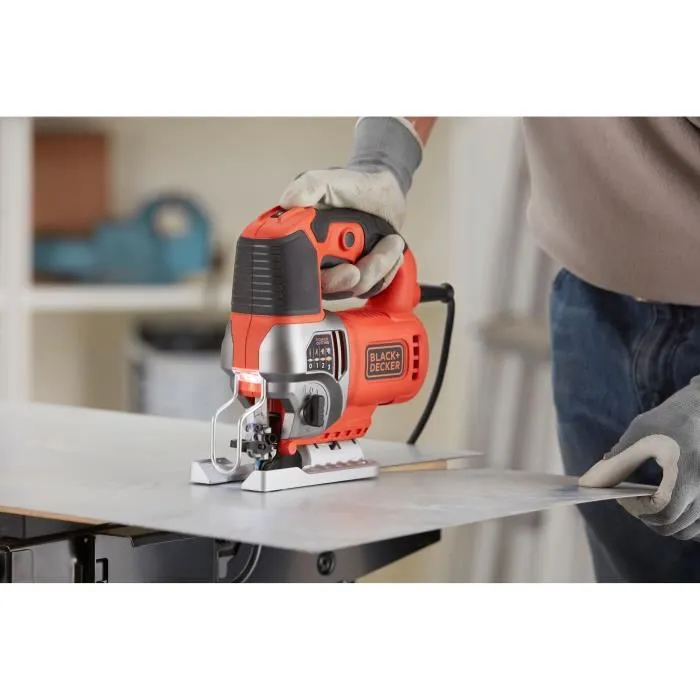 Black + Decker Sierra de calar BES610K-QS 650W con maletín Black + Decker Sierra de calar BES610K-QS 650W con maletín