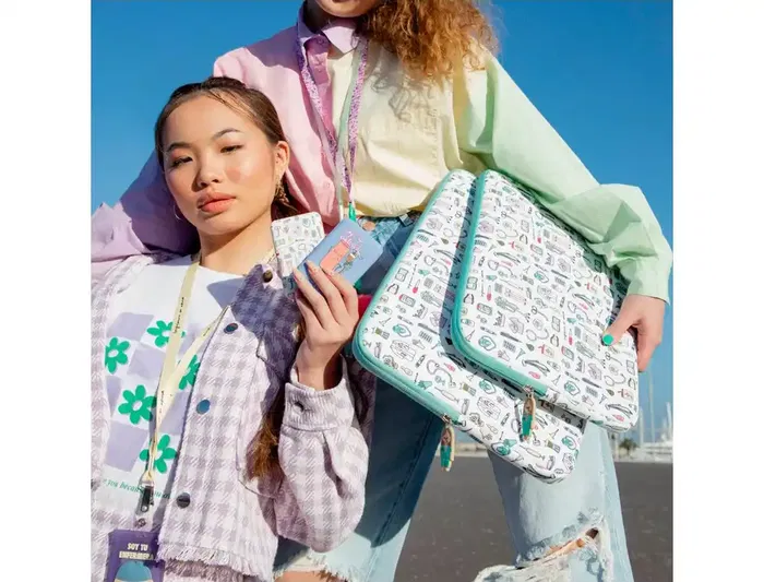 Wondee - Funda para Portátil hasta 16 Pulgadas, Diseño Temático Enfermera en Apuros, Acolchada y Ligera (226g), Universal para Diversas Marcas