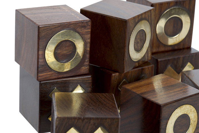 DKD Home Decor Juego Tic Tac Toe Colonial Marron Oscuro Dorado 18 x 18 x 3.5 cm Set de 2 Piezas Sheesham y Laton Hecho a Mano