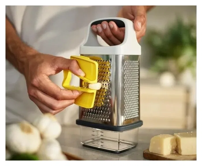Joseph Joseph Multi-Grip Box Grater Amarillo