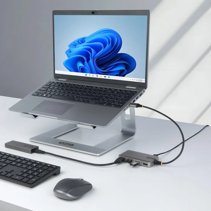 StarTech Hub USB 3.2 Gen 1 5G4AC-USB-A-HUB - 4 Puertos USB-A 5Gbps con Alimentación USB-C Auxiliar, Plug & Play, Gris - Compatible con Windows, macOS, Linux, ChromeOS