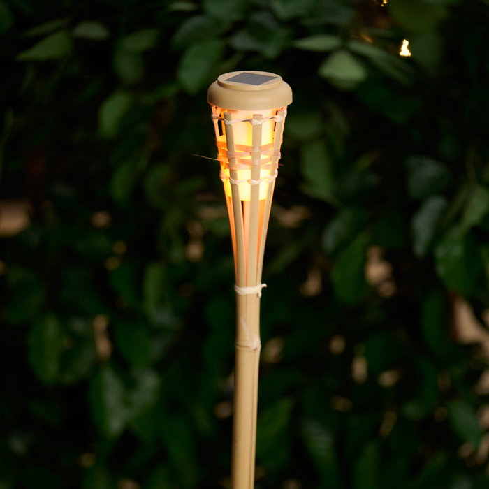 Outfit Antorcha Solar con Panel de Silicio Amorfo, Batería Recargable 300 mAh, IP44, Autonomía 480 Min, Diámetro 8 cm Altura 77 cm