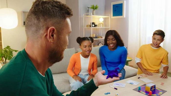 Bizak Juego Cranium Español para Mentes Creativas y Corazones Alegres