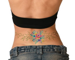 Tatuaje temporal floral para espalda baja con diseño en acuarela