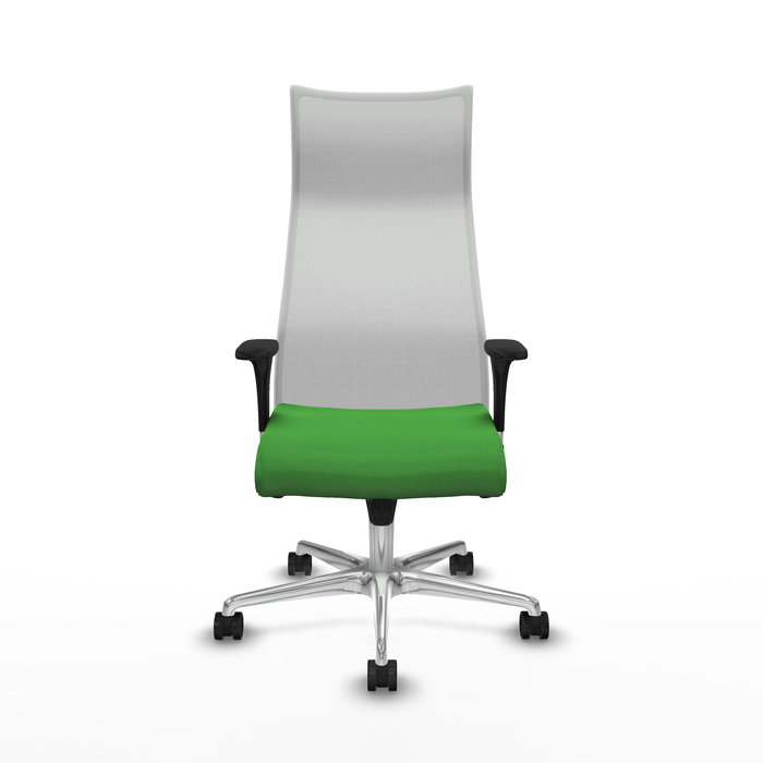 Sillón Albacete con mecanismo Sincro tapizada con Tela color Verde y malla color Blanco. Equipado con Base aluminio, Brazos 1D y Ruedas 65mm nailon