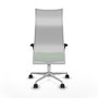 Sillón Albacete con mecanismo Sincro tapizada con Tela color Verde y malla color Blanco. Equipado con Base aluminio, Brazos 1D y Ruedas 65mm nailon