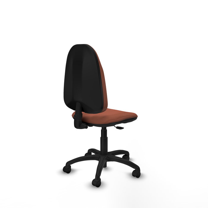 Silla de oficina Algarra con mecanismo Contacto permanente básico tapizada con Tela color Marrón. Equipada con Base poliamida negra, Sin brazos y Ruedas de nailon 50 mm