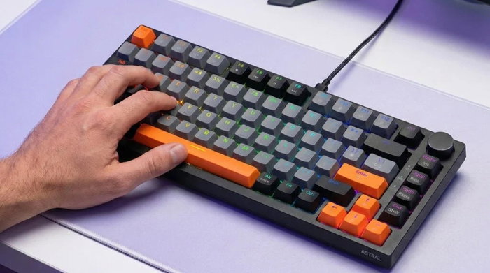 Savio ASTRAL Black Outemu White Jade RGB con 3 colores de keycaps Savio ASTRAL Black Outemu White Jade RGB con 3 colores de keycaps