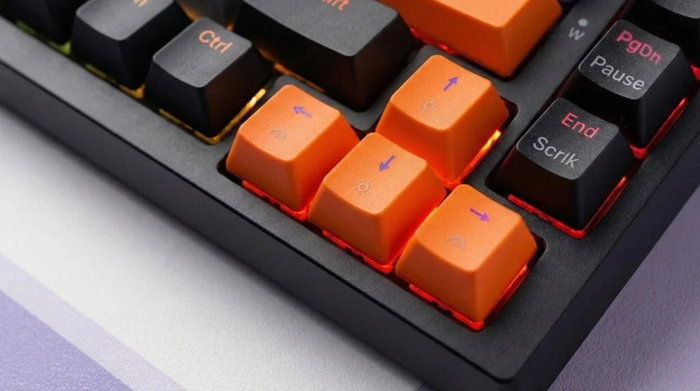 Savio ASTRAL Black Outemu White Jade RGB con 3 colores de keycaps Savio ASTRAL Black Outemu White Jade RGB con 3 colores de keycaps