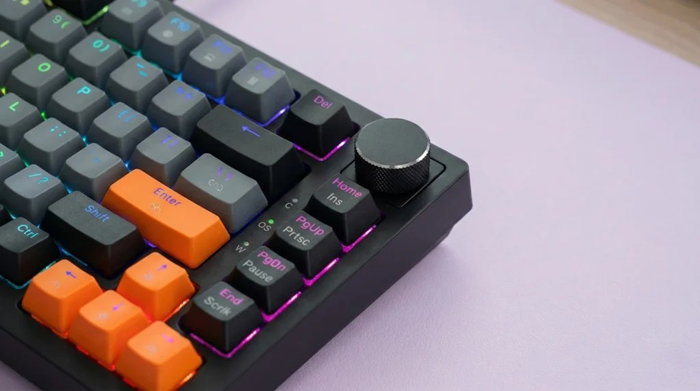 Savio ASTRAL Black Outemu White Jade RGB con 3 colores de keycaps Savio ASTRAL Black Outemu White Jade RGB con 3 colores de keycaps