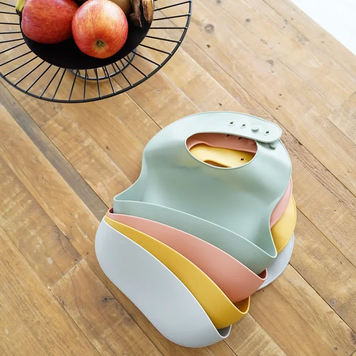 Thermobaby Babero de Silicona con Recogedor, Color Melocotón, THE3023191570128