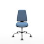 Silla de oficina Elche con mecanismo Asincro tapizada con Tela color Azul cielo. Equipada con Base cromada, Sin brazos y Ruedas 65 mm parqué
