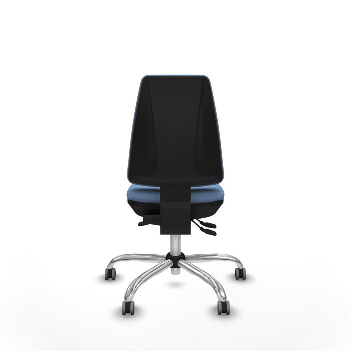 Silla de oficina Elche con mecanismo Asincro tapizada con Tela color Azul cielo. Equipada con Base cromada, Sin brazos y Ruedas 65 mm parqué