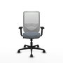 Silla de oficina Zulema con mecanismo Sincro tapizada con Tela color Gris y malla color Blanco. Equipada con lumbar 1D, Brazos 2D y Ruedas 65mm nailon
