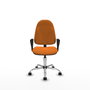 Silla de oficina Algarra con mecanismo Contacto permanente básico tapizada con Similpiel color Naranja. Equipada con Base cromada, Brazos fijos y Ruedas de nailon 50 mm