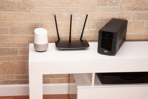 Apc Easy UPS BVX900LI Sistema de Alimentación Ininterrumpida Línea Interactiva 0,9 kVA 480 W 4 Salidas AC