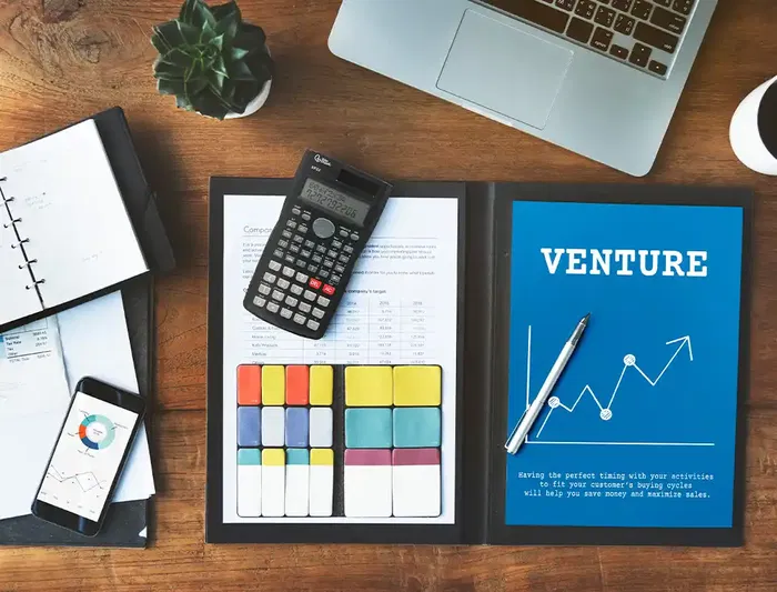 Liderpapel XF33 Calculadora Científica 12 Dígitos 240 Funciones Solar y Pila, Pantalla 2 Líneas, Tapa Rígida, Color Negro 156x85x20mm