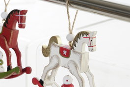 DKD Home Decor Decoración Colgante Navidad Fantasía Rojo Verde Madera 12 x 32 x 17.5 cm (12 Unidades)