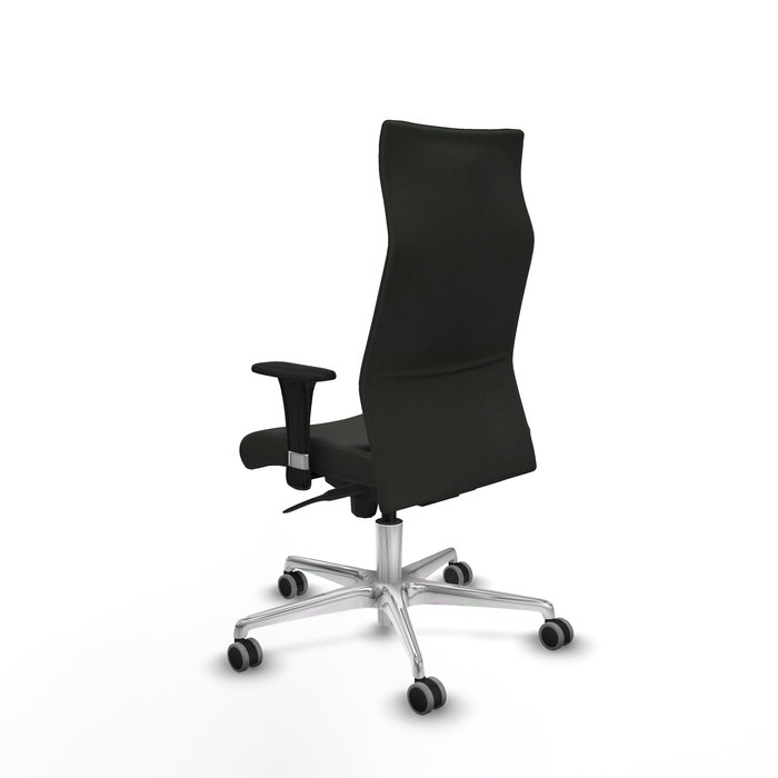 Sillón Albacete con mecanismo Sincro tapizada con Tela color Negro. Equipado con Base aluminio, Brazos 1D y Ruedas 65 mm parqué