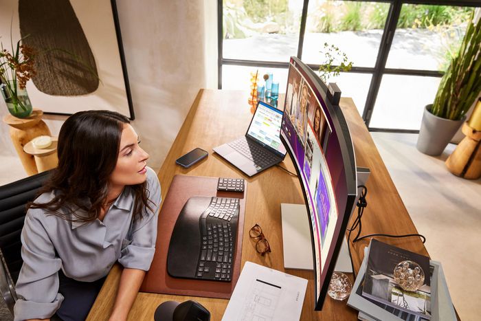 HP 734pm Monitor de Conferencias Series 7 Pro 34" WQHD con Thunderbolt 4