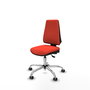 Silla de oficina Elche con mecanismo Asincro tapizada con Tela color Naranja oscuro. Equipada con Base cromada, Sin brazos y Ruedas 65 mm parqué