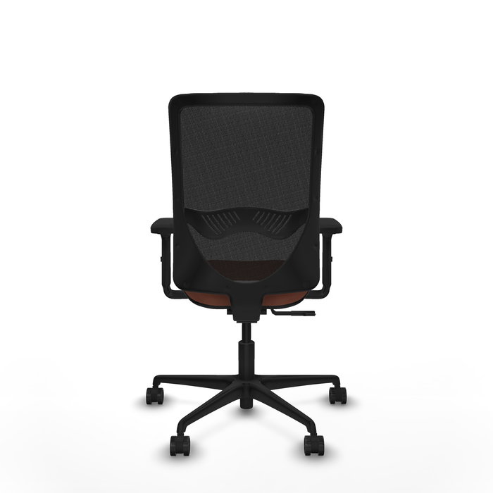 Silla de oficina Zulema con mecanismo Sincro tapizada con Tela color Marrón y malla color Negro. Equipada con lumbar 1D, Brazos 2D y Ruedas 65mm nailon