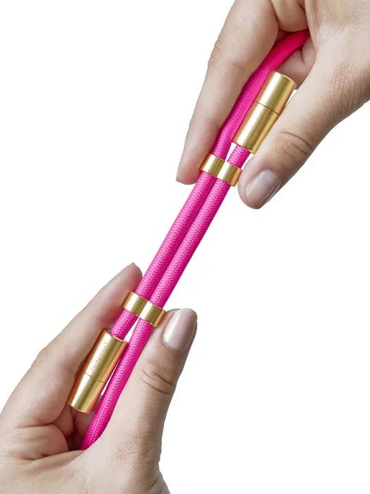 Intenso Handykette als Lade- + Datenkabel USB-C a USB-C, Cable 2 en 1 collar y carga rápida 60W PD 3.0 QC 4.0, 1.65m, Rosa, 7991004