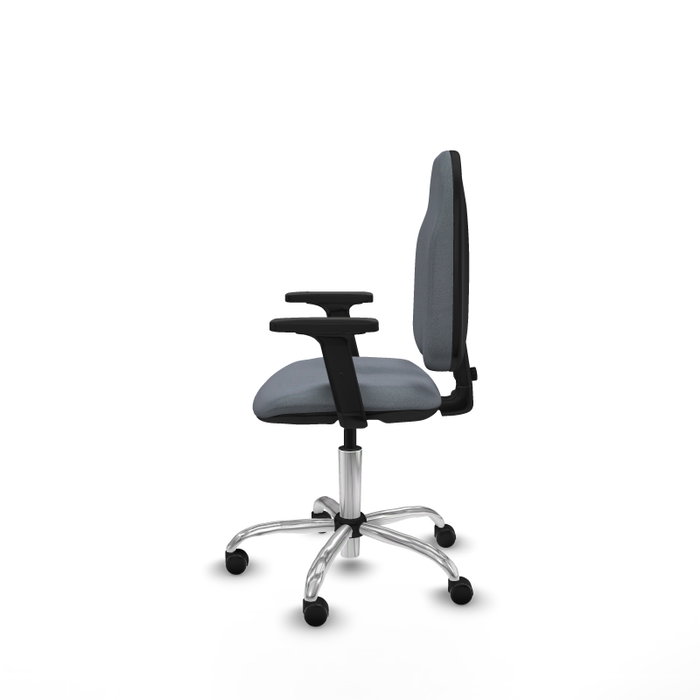 Silla de oficina Algarra con mecanismo Contacto permanente básico tapizada con Tela color Gris. Equipada con Base cromada, Brazos 2D y Ruedas de parqué