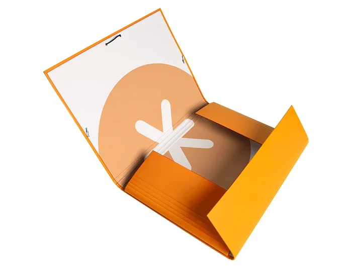 Antartik Carpeta con Gomas Tres Solapas Cartón Forrado A4 Color Mostaza 215x315 mm