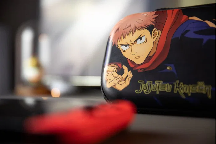 Konix 82441120432 Funda/Estuche para Nintendo Switch y Lite - Diseño Jujutsu Kaisen, Negro/Marrón, PVC, Cremallera, 8 Ranuras para Juegos