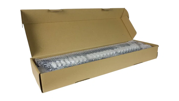 Phasak PU 4811 Panel de parcheo 24 puertos Cat.6A UTP RJ45 para montaje en rack 19" (0.5U), organizador de cables trasero, negro