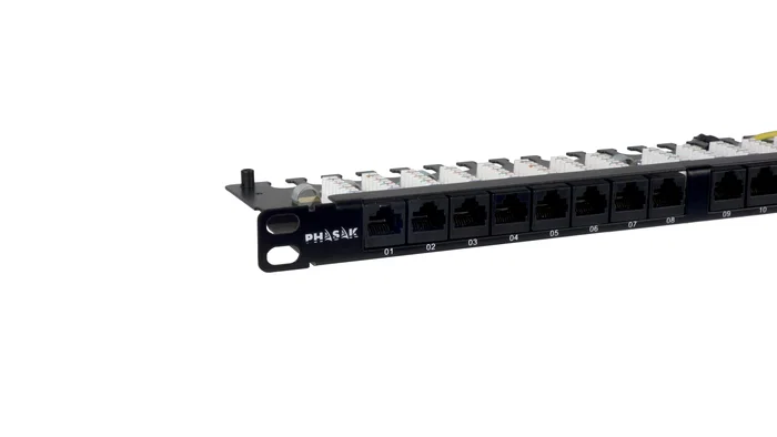 Phasak PU 4811 Panel de parcheo 24 puertos Cat.6A UTP RJ45 para montaje en rack 19" (0.5U), organizador de cables trasero, negro