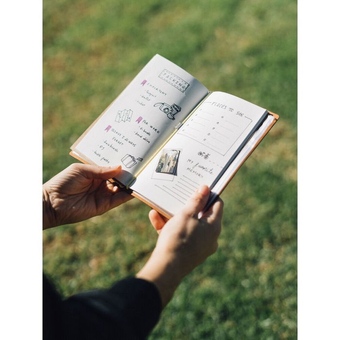 ERIK Cuaderno de Viaje Jujutsu Kaisen 19.5x12cm Bullet y Rayas con Bolsillo Interior y Cierre Elástico