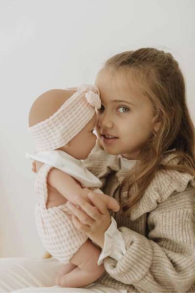 Muñecas Arias Muñeca Elegance Zoe, 42 cm, Rosa con Cambiador y Babero, Cuerpo de Vinilo para Niña