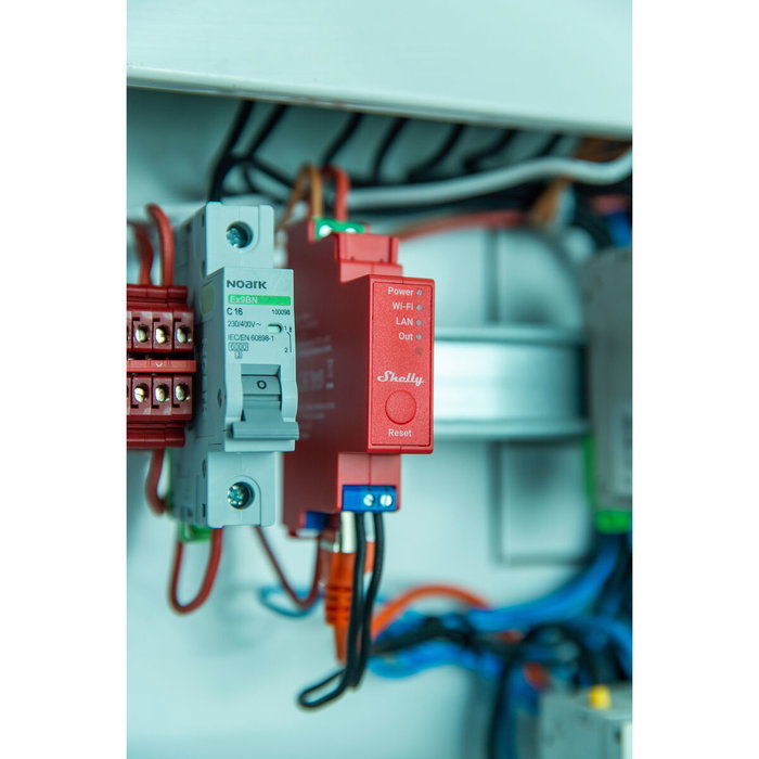 Shelly Relais Pro 1PM - Relé WiFi inteligente, 1 canal, 16A, 1 fase, con función Bluetooth y medición, montaje en riel DIN