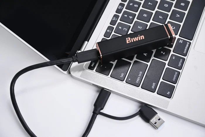 Biwin PD2000 SSD Externo 2TB USB Tipo C USB 3.2 Gen 2x2 - 2050 MB/s de Lectura, Color Púrpura