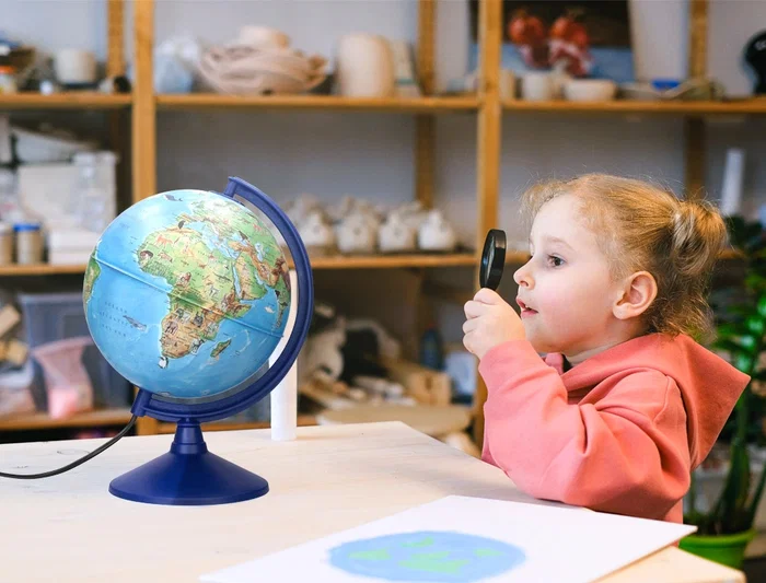 Liderpapel Globo Terráqueo con Luz Físico y Político con Animales Diámetro 20 cm