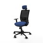 Silla de oficina Yunquera con mecanismo Sincro tapizada con Tela color Azul marino y malla color Negro. Equipada con lumbar 1D, Brazos 1D, Cabecero 1D y Ruedas 65mm nailon