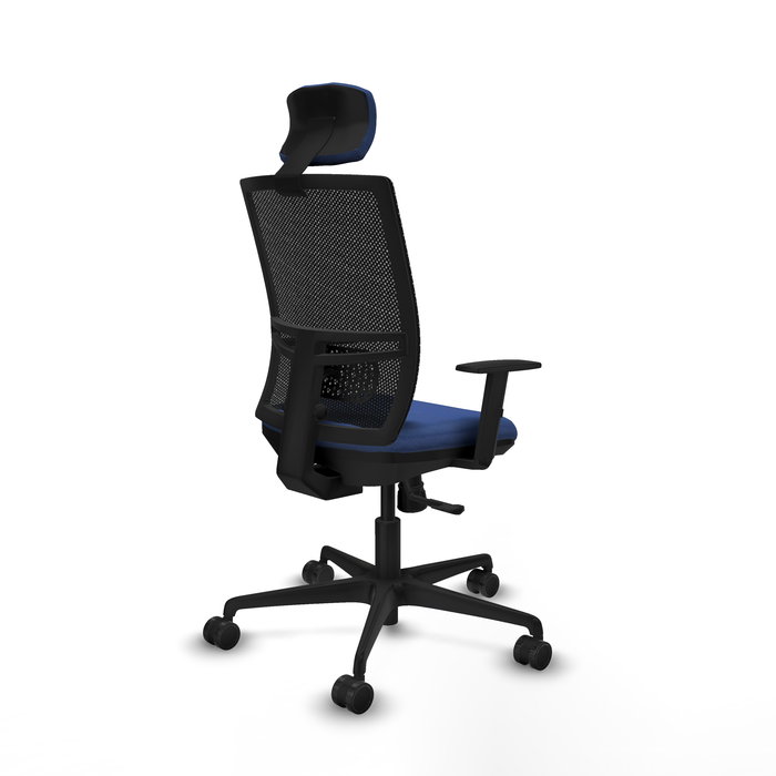 Silla de oficina Yunquera con mecanismo Sincro tapizada con Tela color Azul marino y malla color Negro. Equipada con lumbar 1D, Brazos 1D, Cabecero 1D y Ruedas 65mm nailon