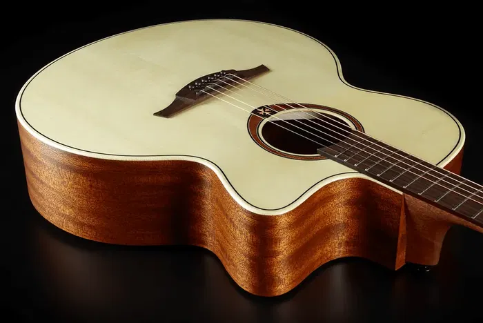 LAG Guitarra Acústica Jumbo Cutaway Tramontane 177 A/E Abeto Engelmann, Khaya - Natural Satinado