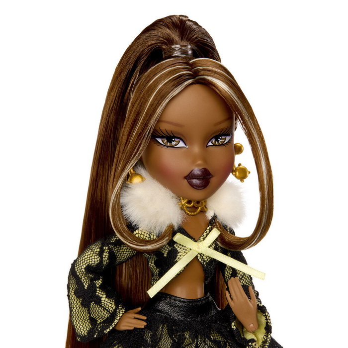 MGA Muñeca Sasha con Camiseta Birthday Stylin Bratz