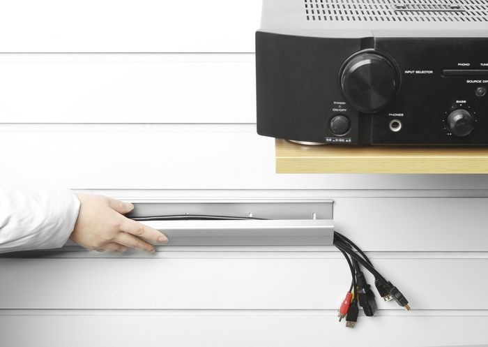 Vivolink Cubierta de Cable de Aluminio Blanca 110x6x2cm - Canaleta Organizador y Oculta Cables para Pared