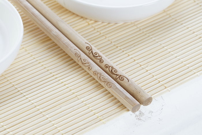 DKD Home Decor Set de Sushi de 7 Piezas de Bambú y Gres Natural y Blanco Checkered Dimensions 28,8x19,8x3 cm DKD Home Decor Set de Sushi de 7 Piezas de Bambú y Gres Natural y Blanco Checkered Dimensions 28,8x19,8x3 cm