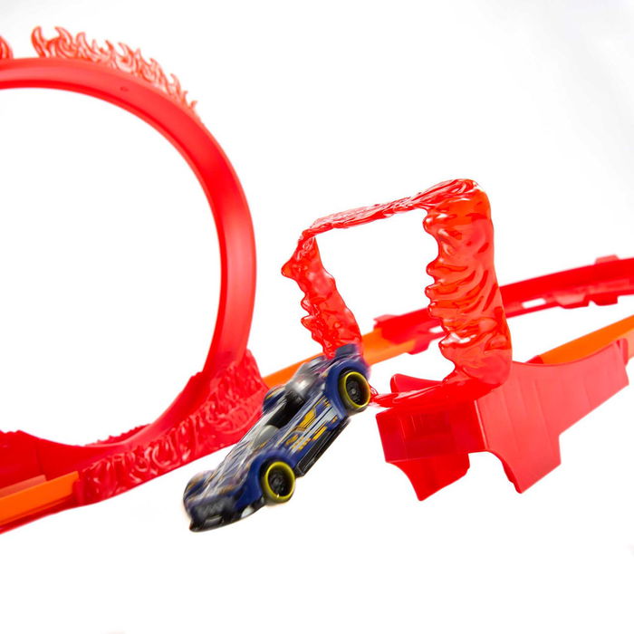 Hot Wheels Track Builder Acrobacias De Fuego HMC04 Set de Construcción con Vehículo